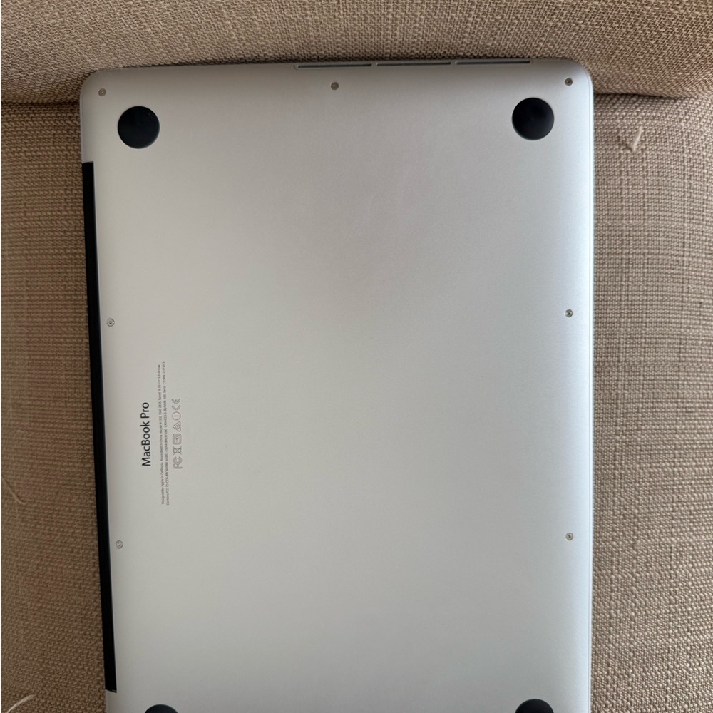 Apple MacBook Pro - Picture 2 of 9